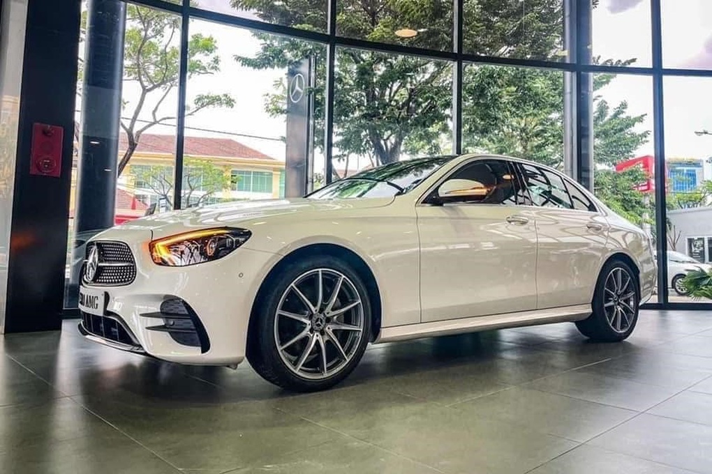 Sedan hạng sang thương hiệu Đức “xả hàng”, giảm gần 700 triệu tại đại lý - 1 Sedan hạng sang thương hiệu Đức “xả hàng”, giảm gần 700 triệu tại đại lý - 1