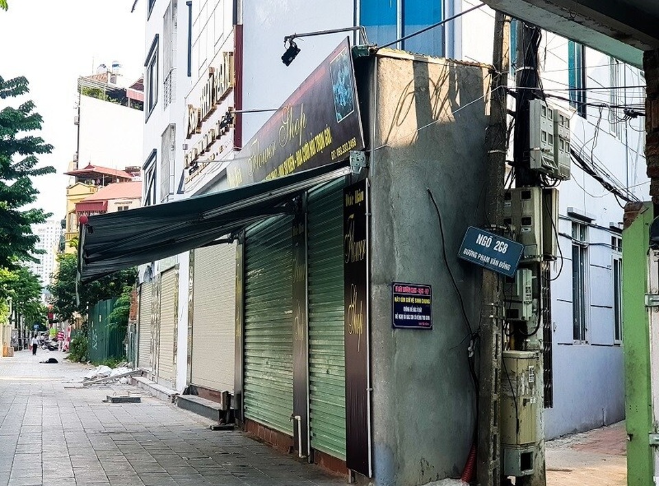 Nhà “siêu mỏng, siêu méo” đua nhau mọc trên đường đang mở rộng ở Thủ đô - 10 Nhà “siêu mỏng, siêu méo” đua nhau mọc trên đường đang mở rộng ở Thủ đô - 10