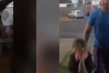 Chết cười với clip "thằng nào đánh con?"