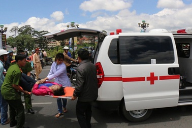 Cảnh sát PCCC lao xuống hồ cứu người tự tử