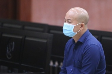 "Út trọc" bị đau tim khi đang hầu tòa