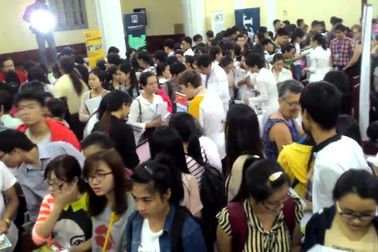 Hàng ngàn HS, SV tại Huế đến tham dự triển lãm du học Hoa Kỳ