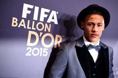 Neymar không hài lòng vì đứng dưới C.Ronaldo