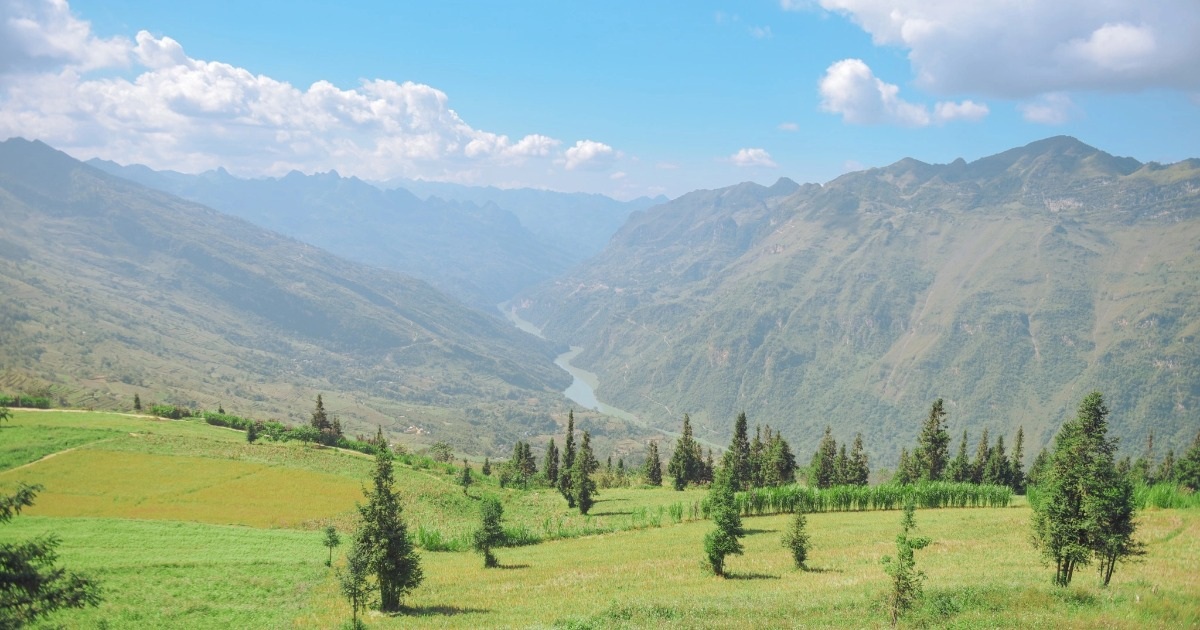 View - Chiêm ngưỡng Suôi Thầu - thảo nguyên đẹp như trời Âu ở Hà Giang | Báo Dân trí