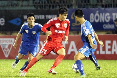 Công Vinh ghi bàn, B.Bình Dương tái chiếm ngôi đầu bảng