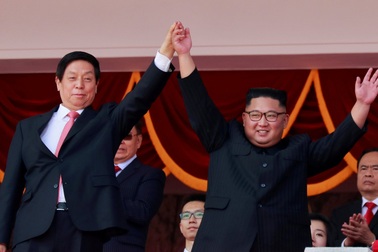 Thông điệp ông Kim Jong-un gửi Mỹ - Trung sau lễ duyệt binh hoành tráng