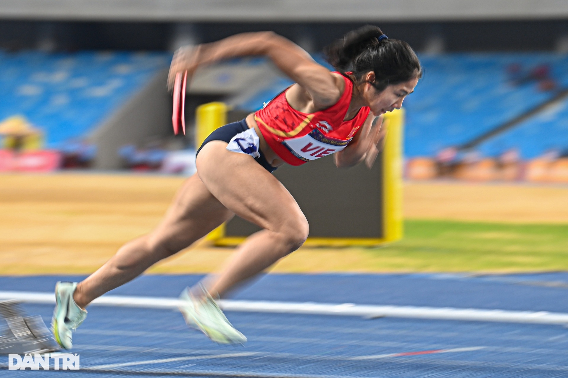 Khoảnh khắc hoa khôi điền kinh bật khóc trong lần đầu giành HCV SEA Games - 9 Khoảnh khắc hoa khôi điền kinh bật khóc trong lần đầu giành HCV SEA Games - 9
