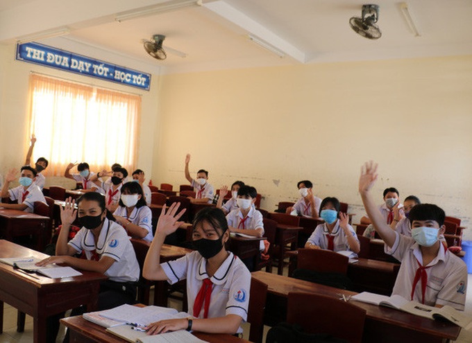 Hôm nay (20/4), học sinh một số tỉnh đã chính thức đi học trở lại - Ảnh 1. Hôm nay (20/4), học sinh một số tỉnh đã chính thức đi học trở lại - Ảnh 1.