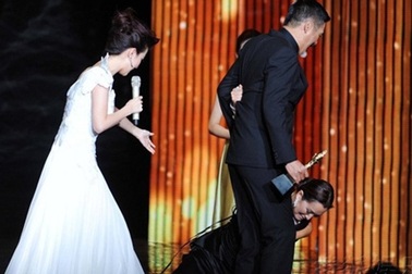 Khoảnh khắc ngượng ngùng của người đẹp