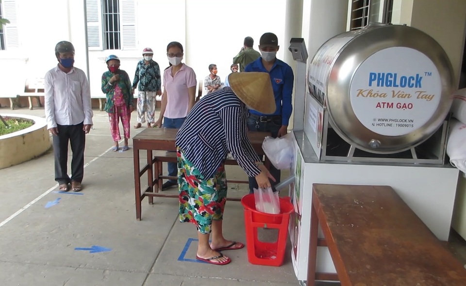 ATM gạo nghĩa tình cho người dân nghèo Vĩnh Long - 1 ATM gạo nghĩa tình cho người dân nghèo Vĩnh Long - 1