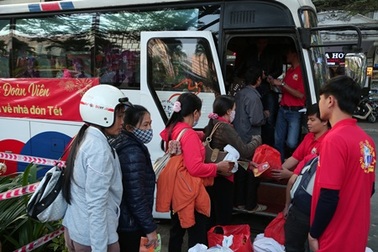 Những chuyến xe OMO tiếp tục đưa mọi người đoàn viên 