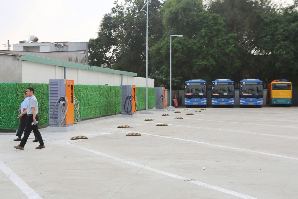 150 xe buýt điện chuẩn bị kết nối Metro số 1 TPHCM - 2 150 xe buýt điện chuẩn bị kết nối Metro số 1 TPHCM - 2