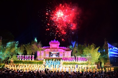 Đông đảo du khách đến với Festival Nghề truyền thống Huế 2019