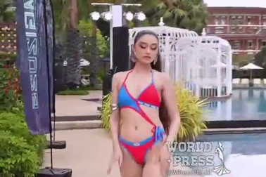 Yến Nhi trình diễn áo tắm tại Hoa hậu Hòa bình Quốc tế 2025