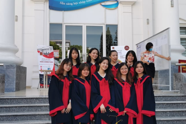 Thu nhập của sinh viên ĐH Hà Nội sau tốt nghiệp là 10 - 13 triệu đồng/tháng