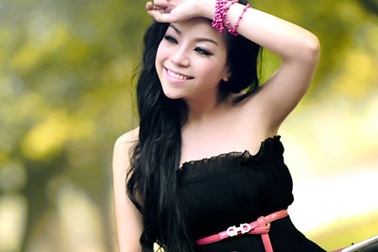 Minh Chuyên: “Tôi không ăn mặc hở hang”