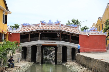 Tranh cãi về hình ảnh Chùa Cầu - Hội An sau trùng tu