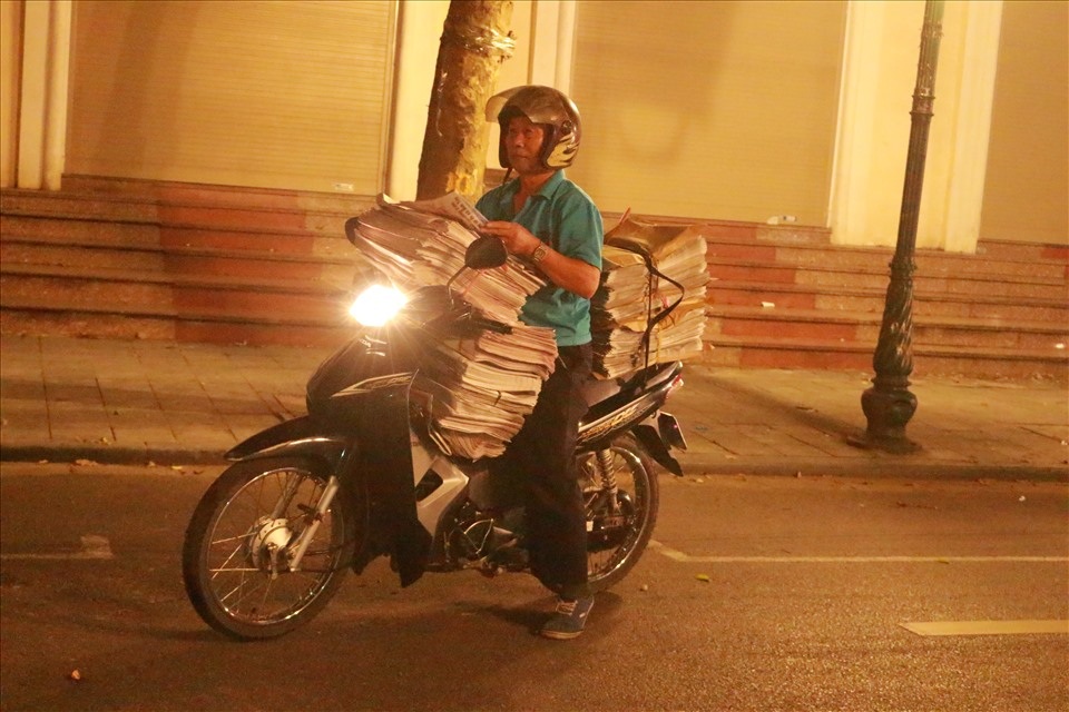 Việc hiếm: Phân loại báo mỗi sáng - 9