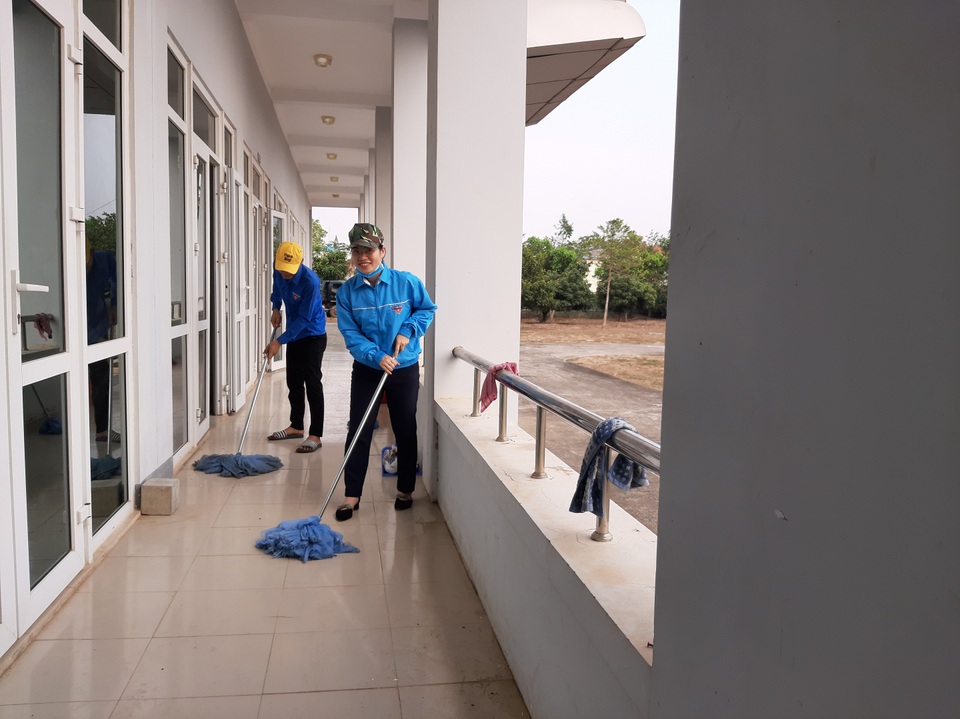 Người dân chung tay góp gạo, rau củ, quả… giúp bà con đang cách ly - 8 Người dân chung tay góp gạo, rau củ, quả… giúp bà con đang cách ly - 8