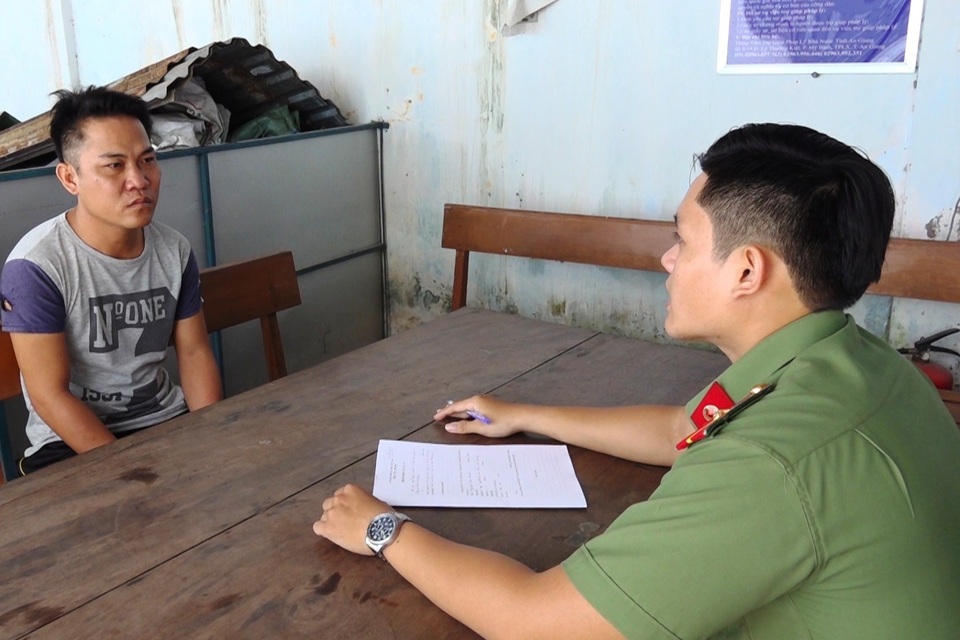 Bắt giam đối tượng tổ chức đưa 13 người Trung Quốc xuất cảnh trái phép - 1 Bắt giam đối tượng tổ chức đưa 13 người Trung Quốc xuất cảnh trái phép - 1