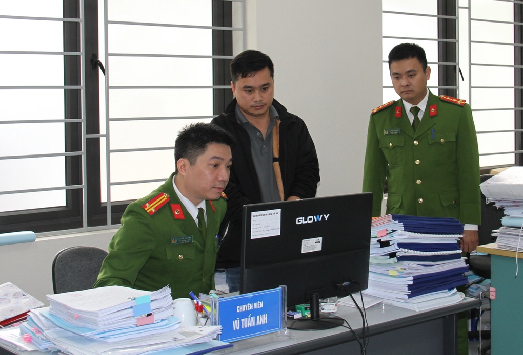 Lan can đá gãy đổ sau bão Yagi, giám đốc công ty xây dựng bị khởi tố - 2 Lan can đá gãy đổ sau bão Yagi, giám đốc công ty xây dựng bị khởi tố - 2