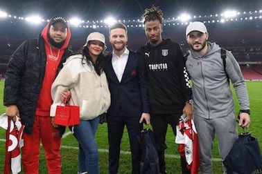 Nữ ca sĩ bốc lửa Rihanna “phát cuồng” vì Arsenal