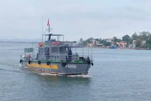 Huy động tàu chiến tìm kiếm ngư dân mất tích trên biển