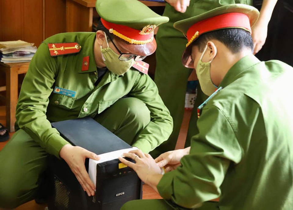 17 thanh niên tụ tập chơi game tại quán net giữa mùa dịch Covid-19 - 2 17 thanh niên tụ tập chơi game tại quán net giữa mùa dịch Covid-19 - 2