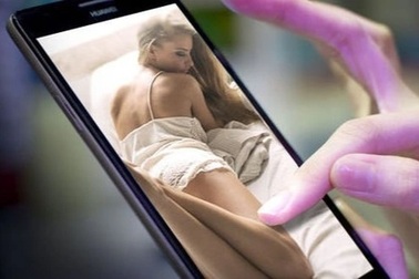 Chàng trai tự sát vì bị người nhà phát hiện smartphone có chứa ảnh "nóng"