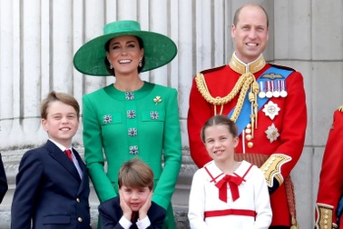 Vương phi Kate và Thân vương William chuyển đến ở dinh thự mới