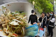 Xe miến trộn "hốt" bạc triệu, bán trăm phần/ngày: Sinh viên xếp hàng dài