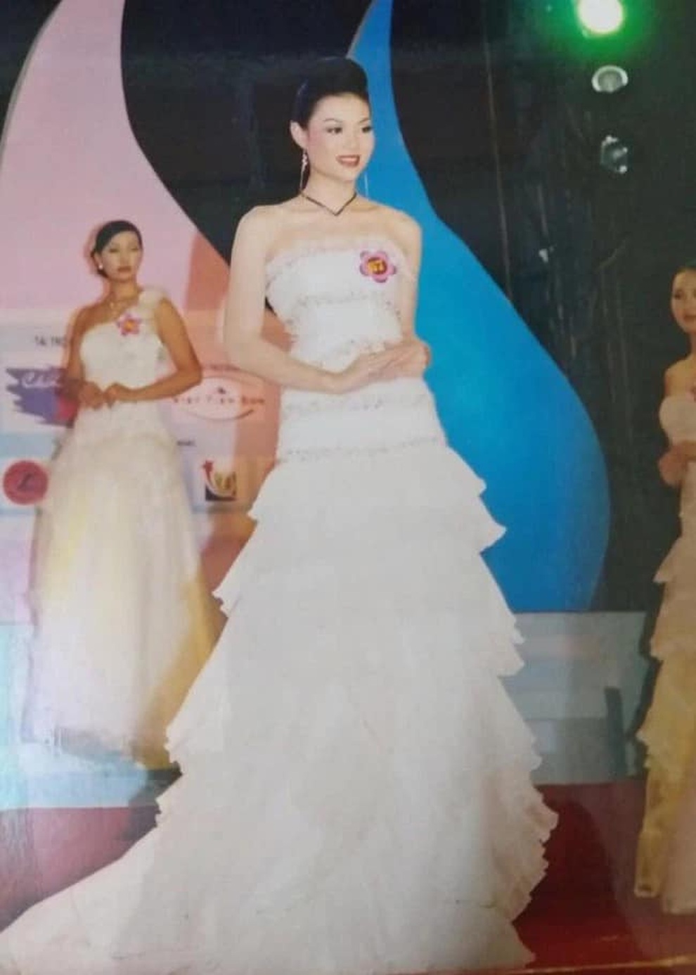 Bí mật ngỡ ngàng giữa chị Lệ Mùa hoa tìm lại và Hoa hậu đẹp nhất châu Á - 6 Bí mật ngỡ ngàng giữa chị Lệ Mùa hoa tìm lại và Hoa hậu đẹp nhất châu Á - 6