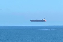 Bức ảnh "con tàu bay" khiến dân mạng tranh cãi, có phải tác phẩm Photoshop?