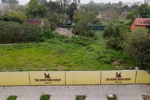 Lô đất "vàng" còn sót cạnh hồ Tây bất ngờ xuất hiện bảng tên Tân Hoàng Minh