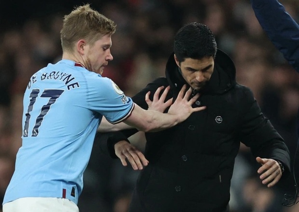 Kevin De Bruyne nổi cáu trước tiểu xảo của HLV Mikel Arteta - 1 Kevin De Bruyne nổi cáu trước tiểu xảo của HLV Mikel Arteta - 1