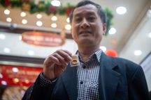 Người đàn ông Hà Nội 13 năm dậy từ 3h, xếp hàng đầu mua vàng ngày Thần Tài