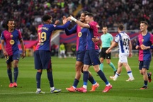 Thắng đậm Sociedad, Barcelona vững ngôi đầu bảng La Liga