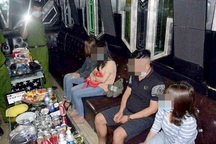 Dân chơi phê ma tuý trong nhà hàng lúc về đêm