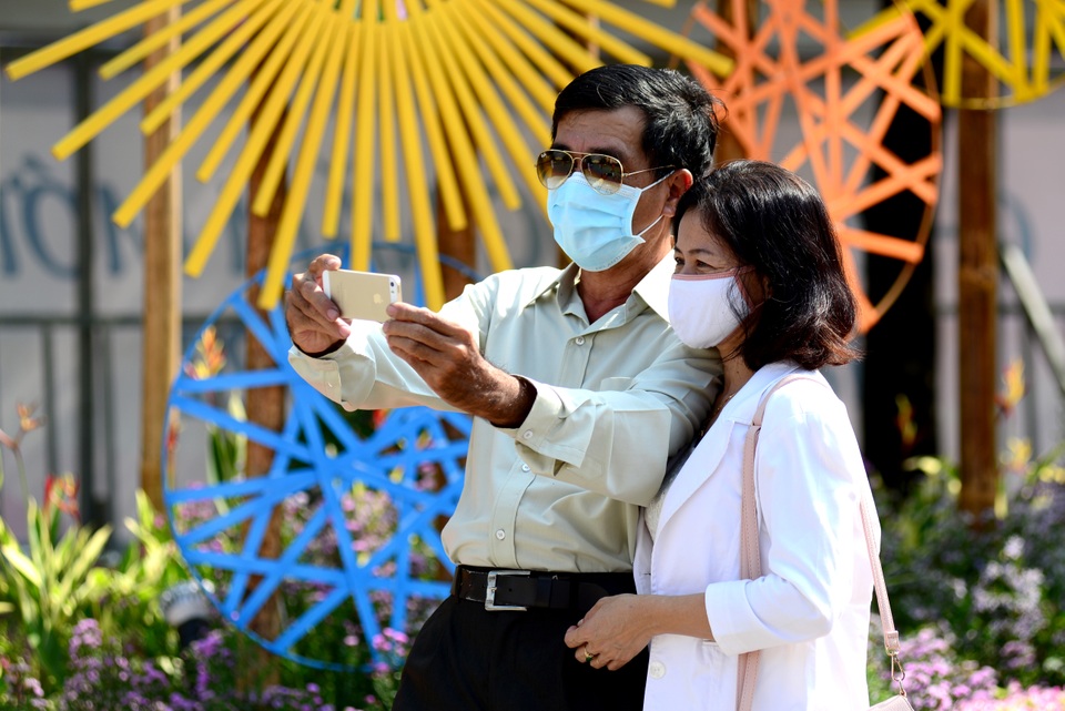 Hoạt động của người dân cả nước sáng ngày đầu năm mới Tân Sửu - 11