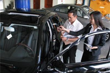 "Bó tay" với giảm giá ô tô liên doanh