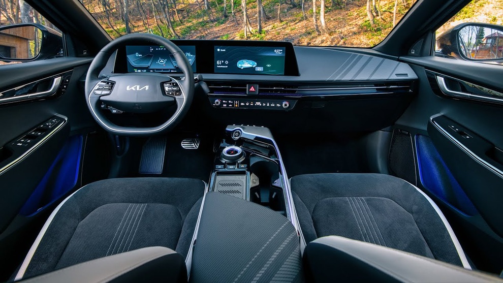 Ô tô điện Kia EV6 đủ sức vượt mặt VinFast VF e34 tại Việt Nam? - 4 Ô tô điện Kia EV6 đủ sức vượt mặt VinFast VF e34 tại Việt Nam? - 4