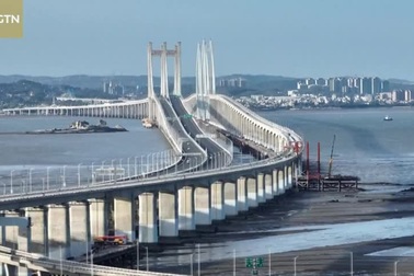 Cầu đường sắt cao tốc xuyên biển ở Trung Quốc "hoành tráng" thế nào?