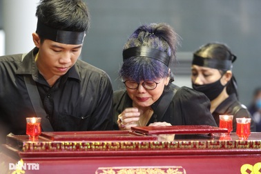 Nghệ sĩ nghẹn ngào tiễn đưa nhạc sĩ Phó Đức Phương về “đỉnh Phù Vân”