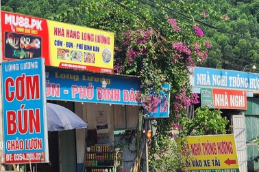 Hàng loạt biển quảng cáo gắn logo "lạ" xuất hiện trên tuyến quốc lộ 7