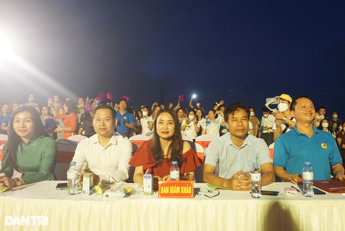 Công nhân trẻ cháy hết mình trong Vũ điệu nhịp sống mới - 7 Công nhân trẻ cháy hết mình trong Vũ điệu nhịp sống mới - 7