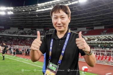 HLV Kim Sang Sik: "Tuyển Việt Nam tự tin tạo bất ngờ trước Hàn Quốc"
