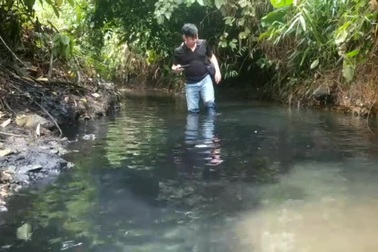 Nước sạch Hà Nội bốc mùi lạ: "Thủ phạm" là chiếc xe bơm dầu thải?