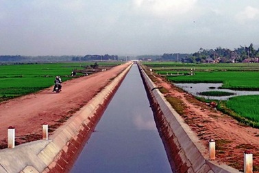 3 cháu bé chết đuối thương tâm khi tắm kênh