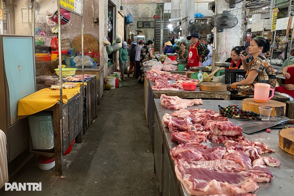 Người dân sợ bệnh liên cầu lợn, nhiều hàng quán ở Huế chuyển món, đóng cửa - 2 Người dân sợ bệnh liên cầu lợn, nhiều hàng quán ở Huế chuyển món, đóng cửa - 2