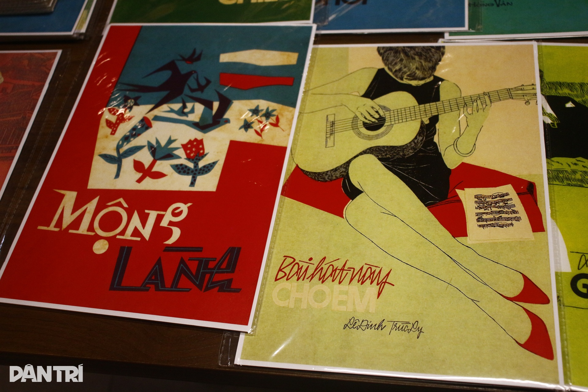 Dạo giữa “thế giới vinyl” ở hội chợ đĩa than Sài Gòn - 9 Dạo giữa “thế giới vinyl” ở hội chợ đĩa than Sài Gòn - 9